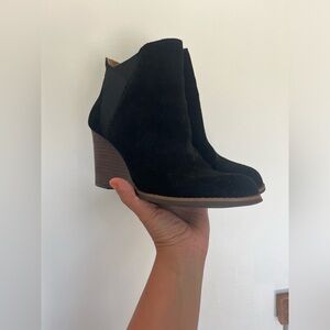 Lucky Brand Women's Youse Boot Size 8 M Wedge Heel Black Suede Chelsea Pull On